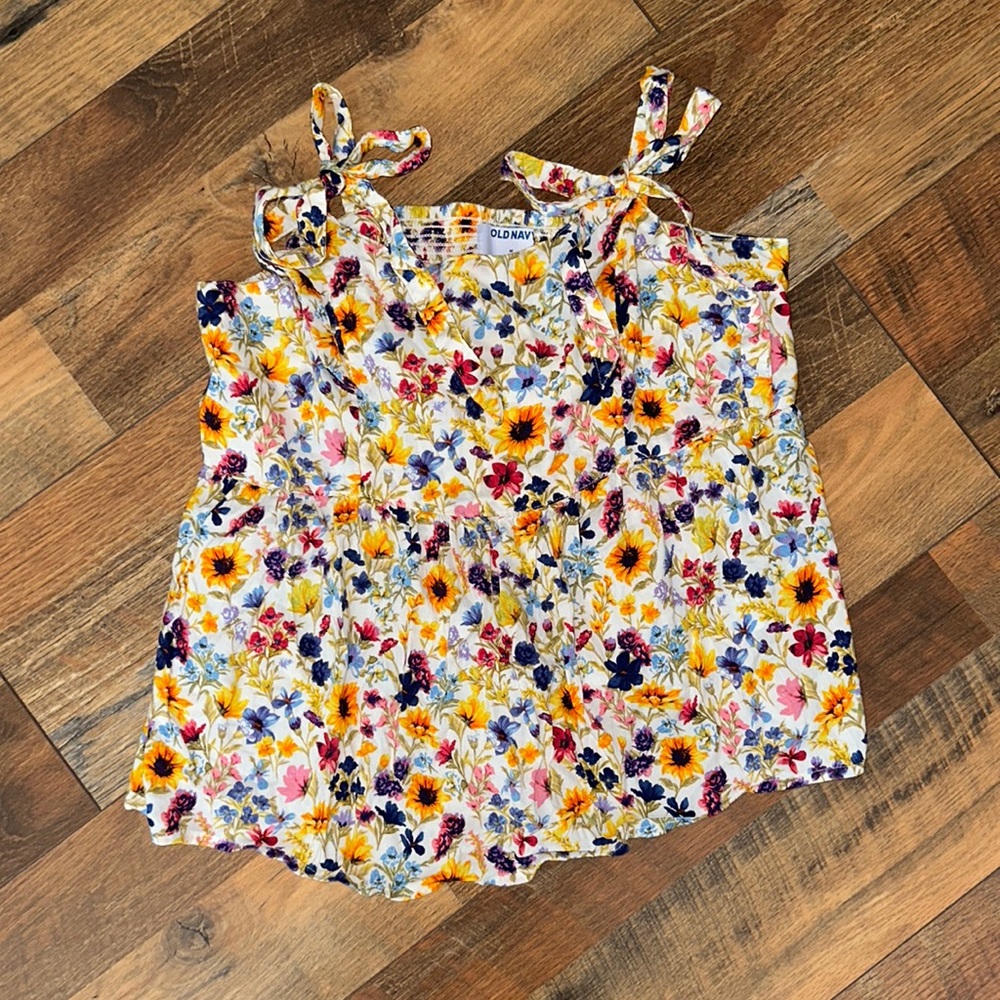 old navy floral tank top with adjustable tied straps